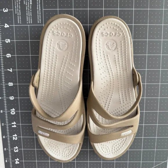 Crocs Womens 6 Patricia Slide Comfort Tan Wedge Sandals Open Toe Casual Slip On - Picture 2 of 6